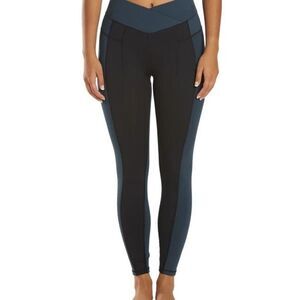 NWOT Free People Everyday Yoga Rebel Legging Black‎ blue S